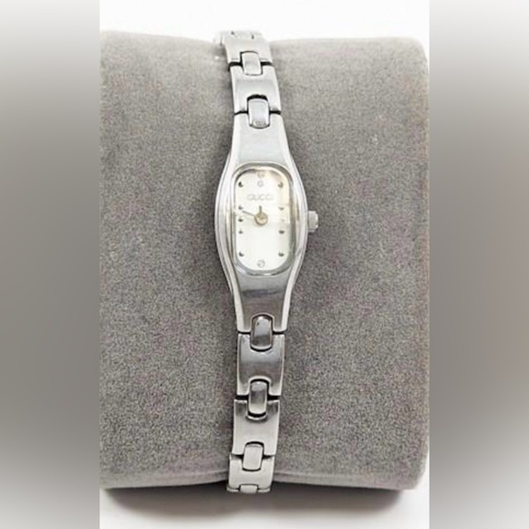 Women's Gucci Quartz Analog Dress Watch Model No 685L, vintage - Picture 6 of 6